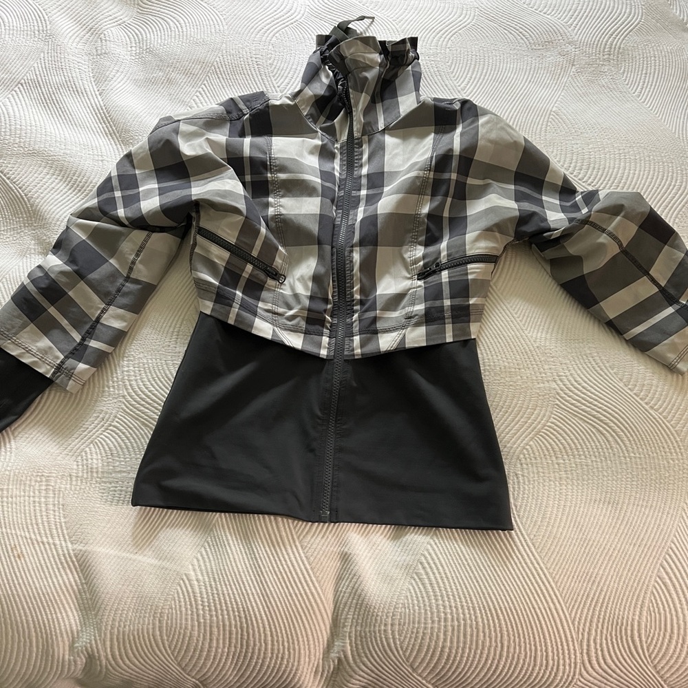 Lululemon Gray Seek The Peak Activewear Outerwear